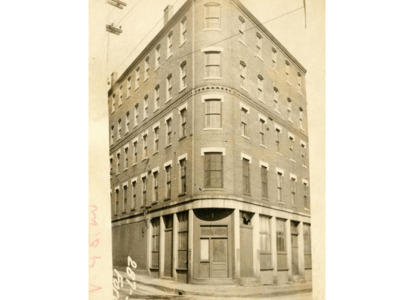 The Curtis Building in 1924.